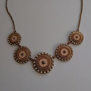 Golden tone with pearls necklace